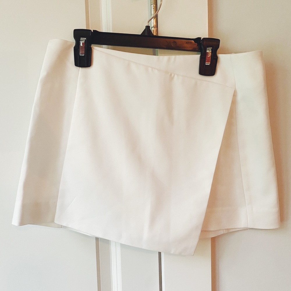 Express Asymmetric Skort